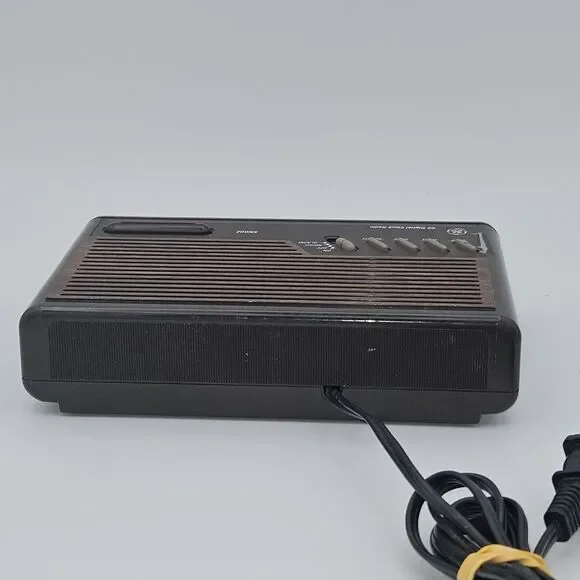 Vintage GE 7-4612A Digital Alarm Clock Radio AM/FM Woodgrain Tested Works - Picture 4 of 9